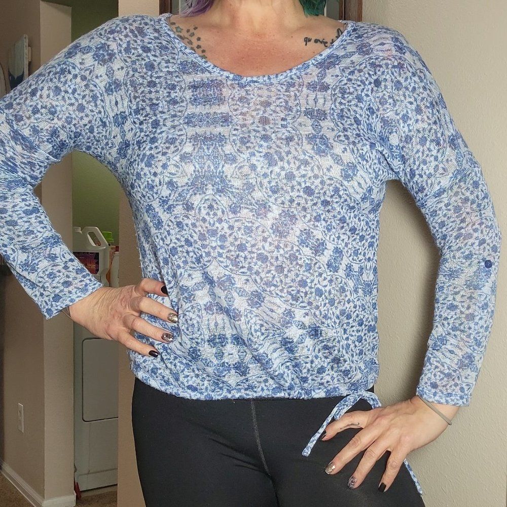 New York & Company Blue and white blouse with drawstring bottom size XS